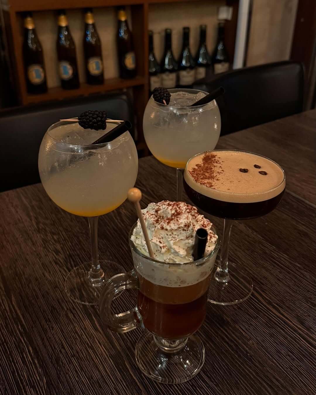 Cocktails og espresso martini serveret på Café Moccador